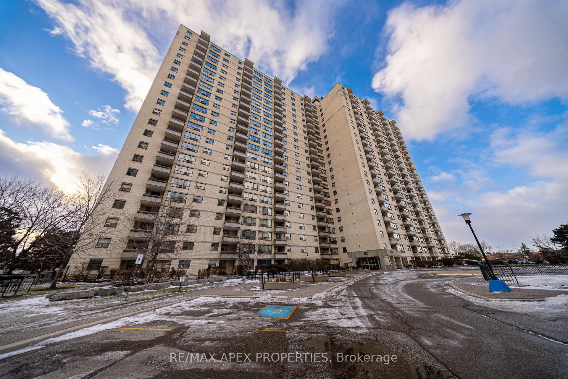 Front of Unit 909, 390 Dixon Road