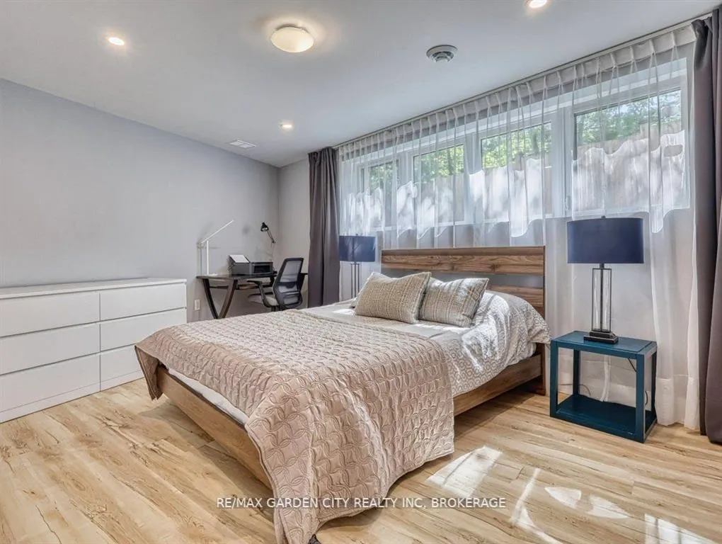Photo 43 of 11 Beamer Court, Thorold, Confederation Heights — HOMEH
