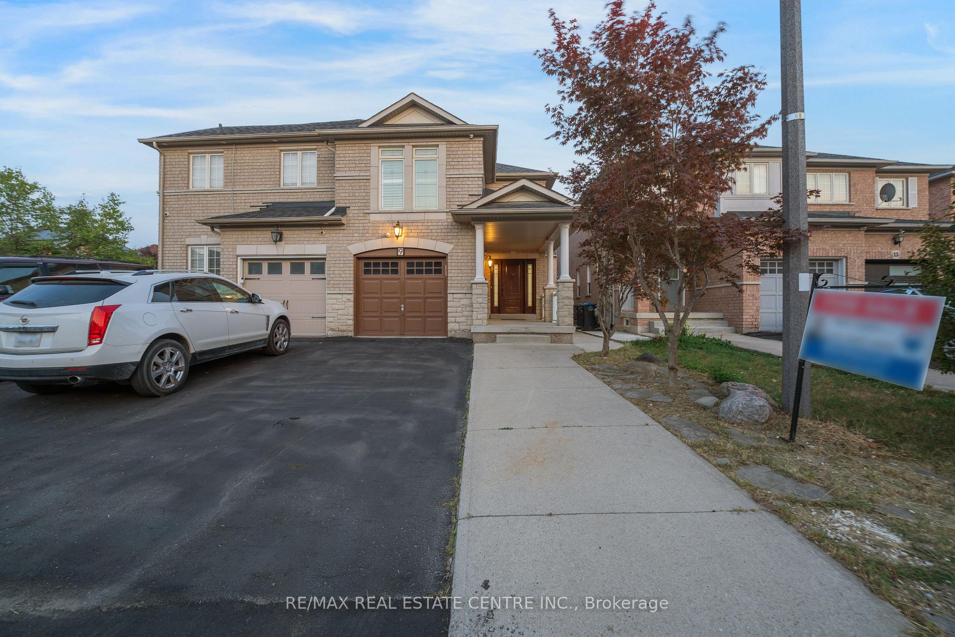 Photo 1 of 9 Amethyst Circle S, Brampton, Bram East — HOMEH