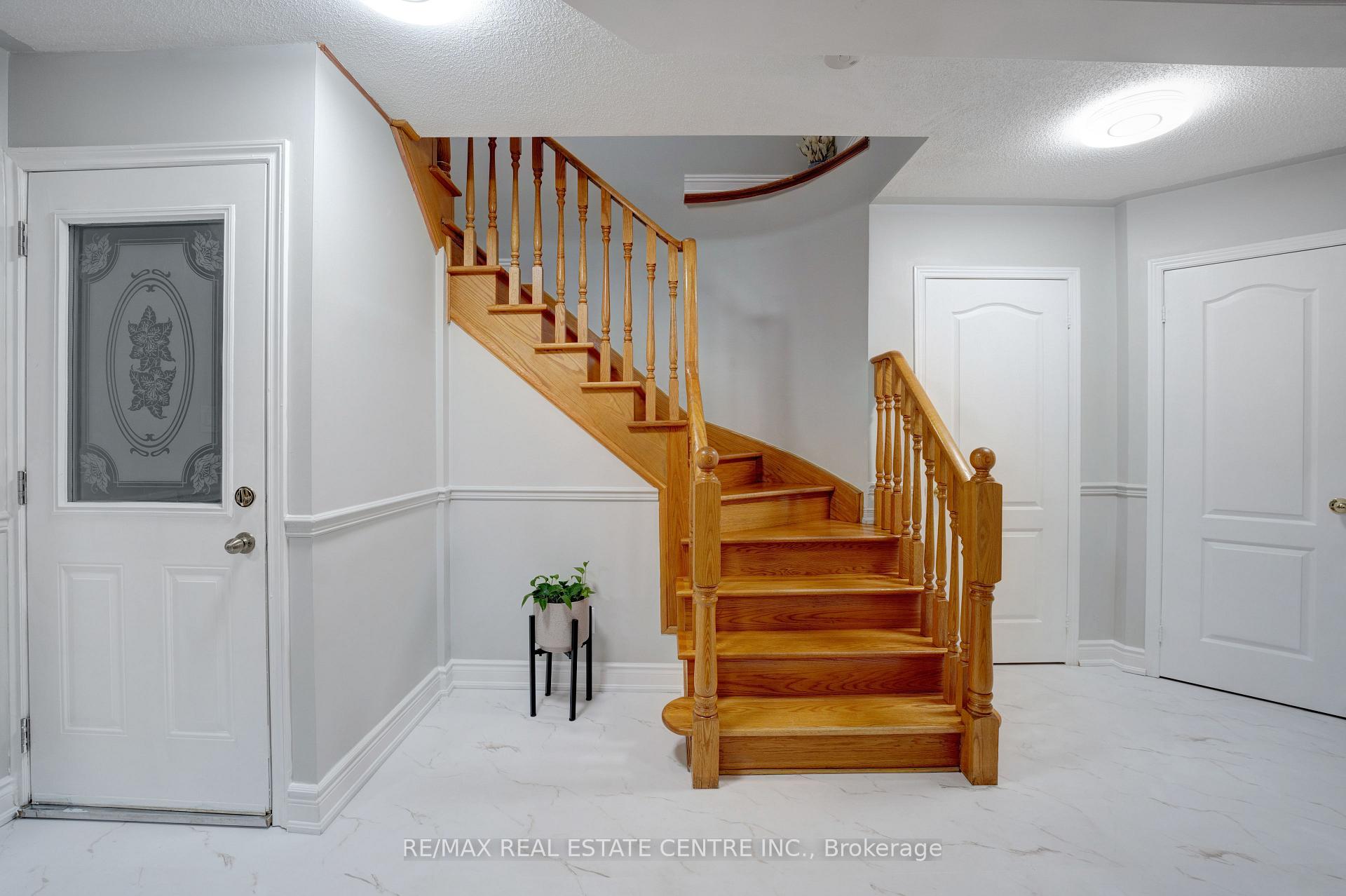 Photo 7 of 9 Amethyst Circle S, Brampton, Bram East — HOMEH