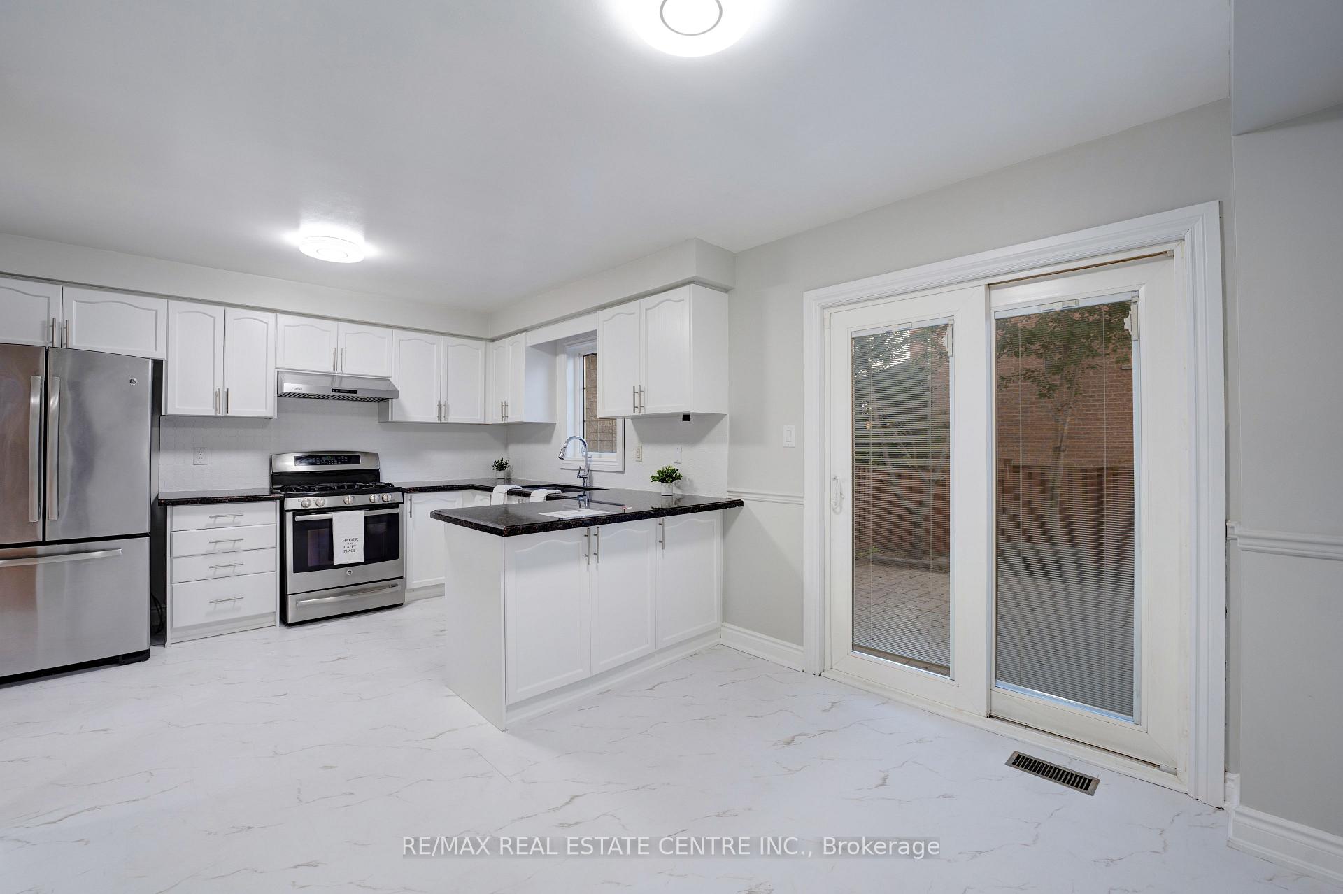 Photo 8 of 9 Amethyst Circle S, Brampton, Bram East — HOMEH