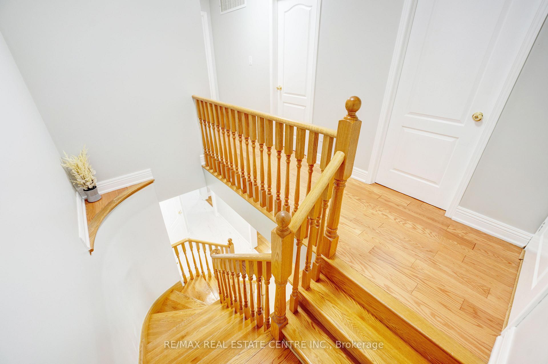 Photo 30 of 9 Amethyst Circle S, Brampton, Bram East — HOMEH