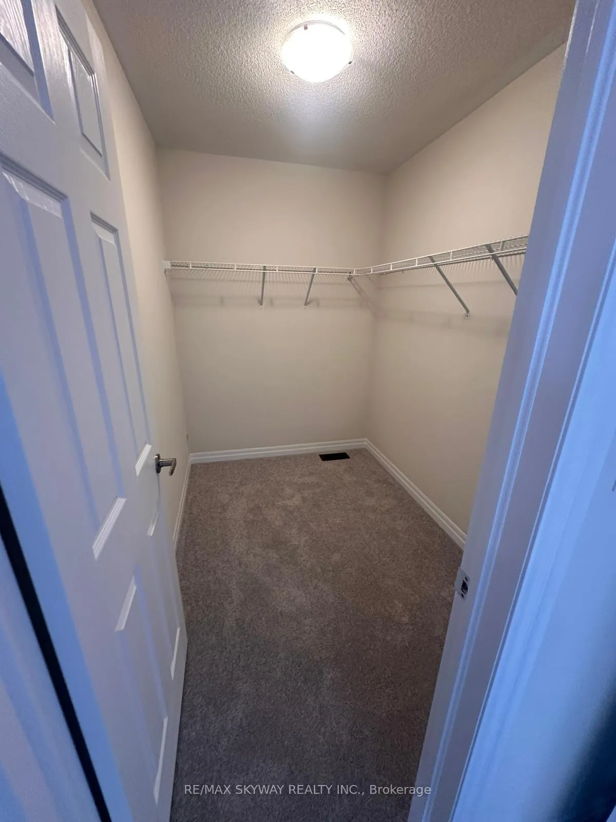 Photo 2 of 54 Belmont Drive, Clarington, Newcastle — HOMEH