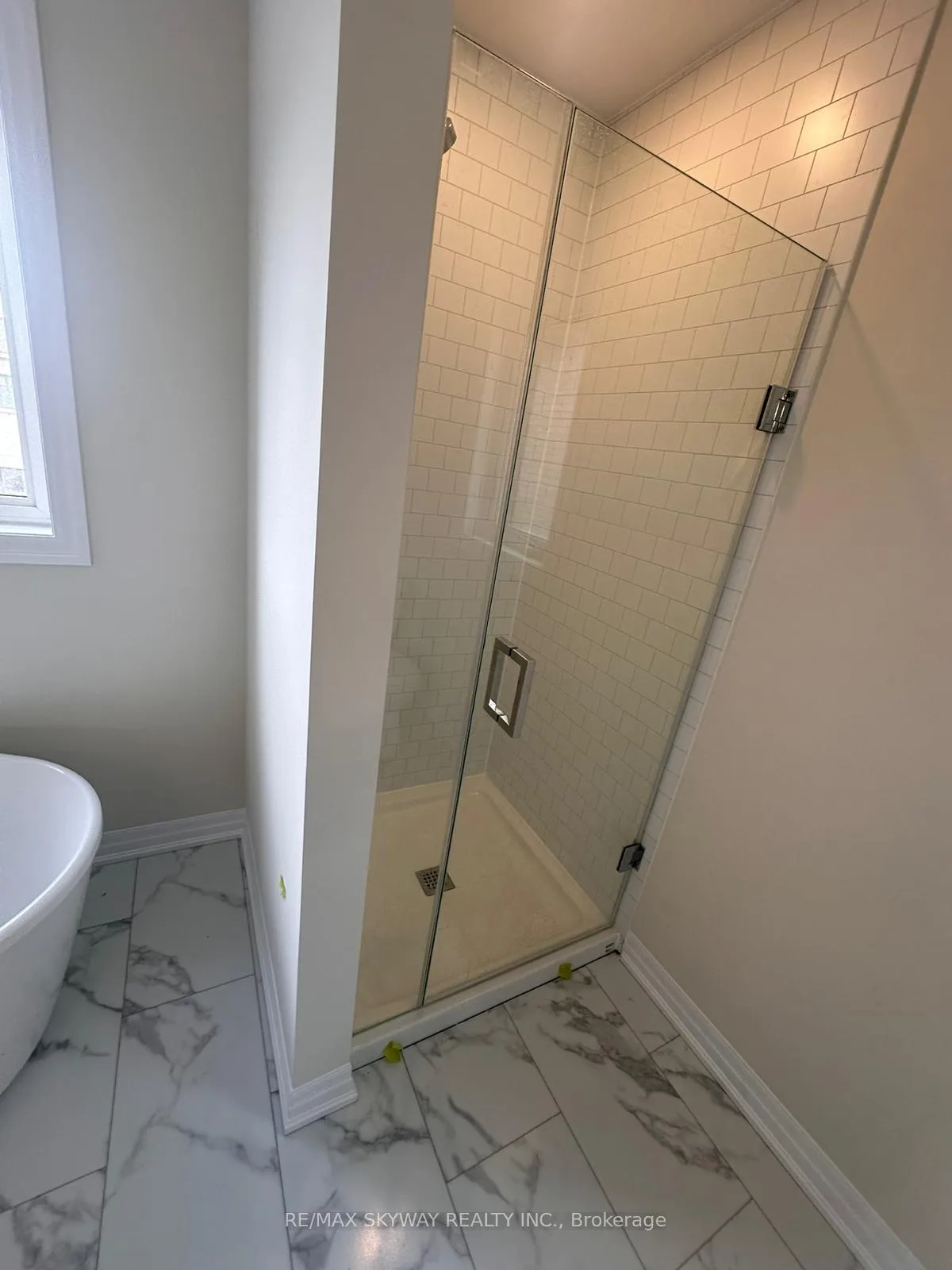 Photo 4 of 54 Belmont Drive, Clarington, Newcastle — HOMEH
