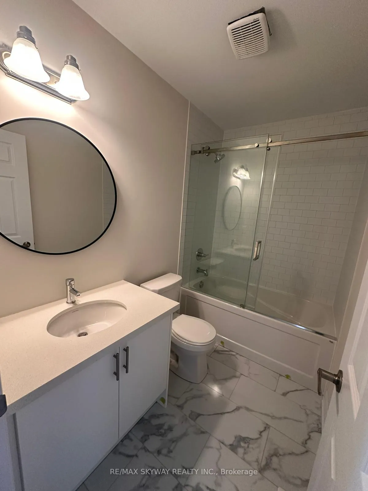 Photo 7 of 54 Belmont Drive, Clarington, Newcastle — HOMEH