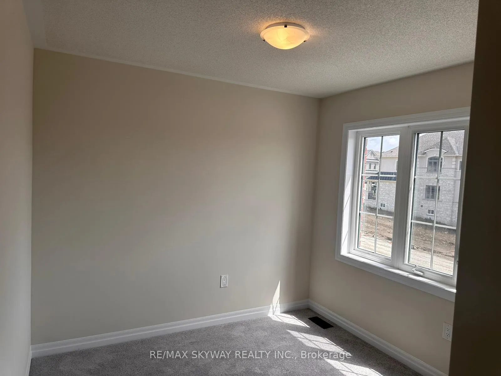 Photo 8 of 54 Belmont Drive, Clarington, Newcastle — HOMEH
