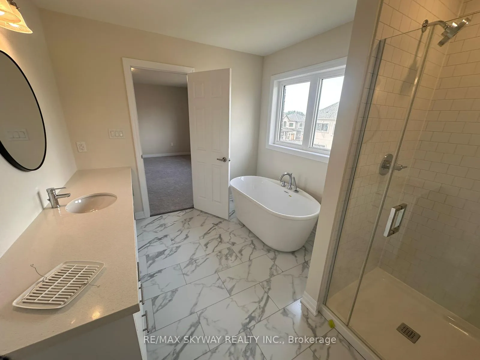 Photo 10 of 54 Belmont Drive, Clarington, Newcastle — HOMEH