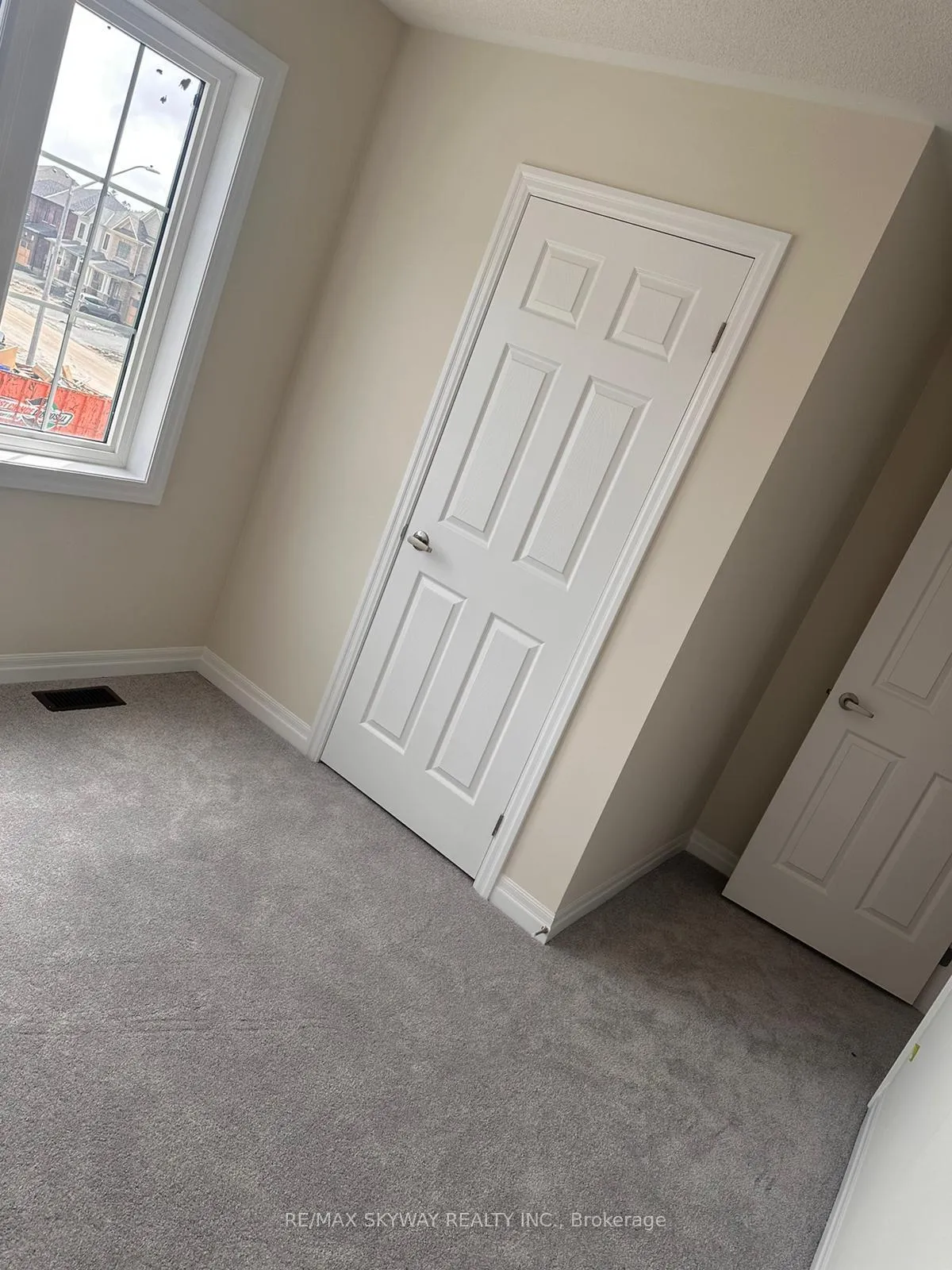 Photo 11 of 54 Belmont Drive, Clarington, Newcastle — HOMEH