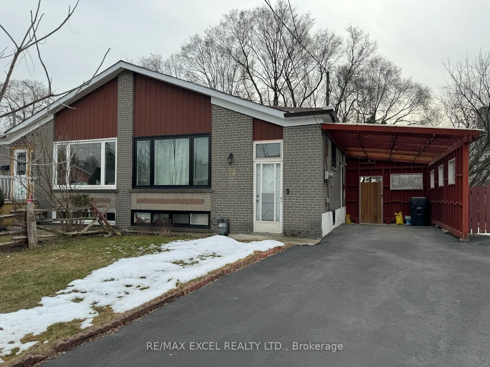 Front of Unit Main, 17 Avis Crescent