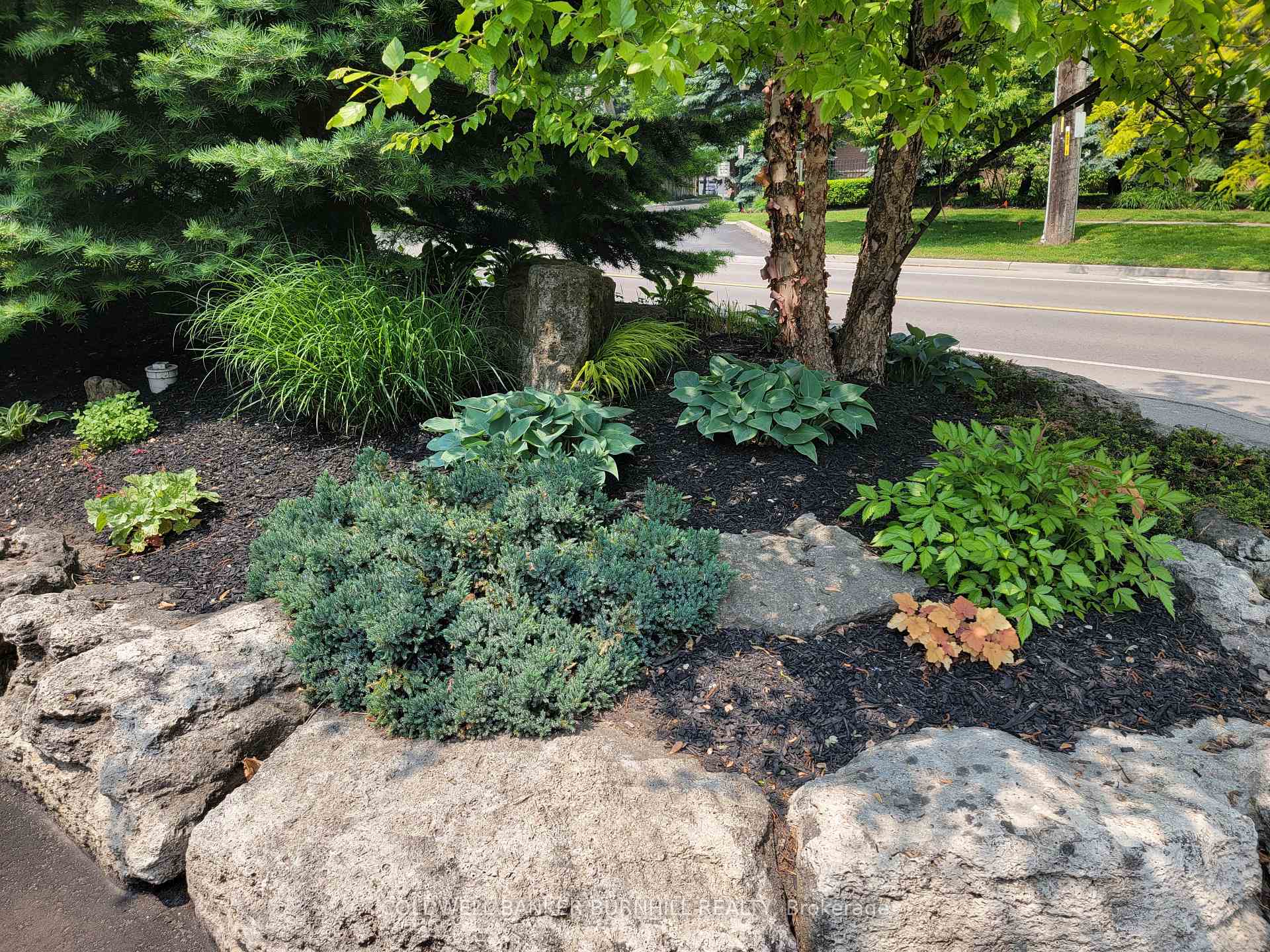 Photo 3 of 1016 North Shore Boulevard E, Burlington, LaSalle — HOMEH