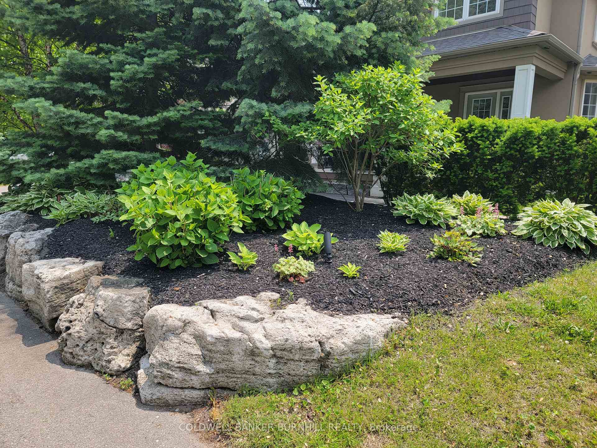 Photo 4 of 1016 North Shore Boulevard E, Burlington, LaSalle — HOMEH