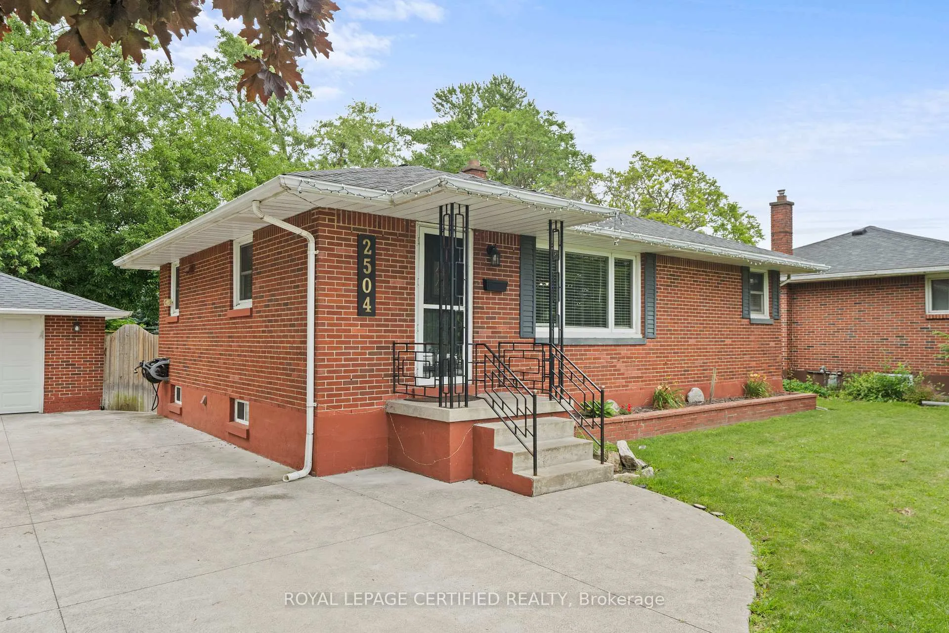 Photo 2 of 2504 Askin Avenue, Windsor — HOMEH