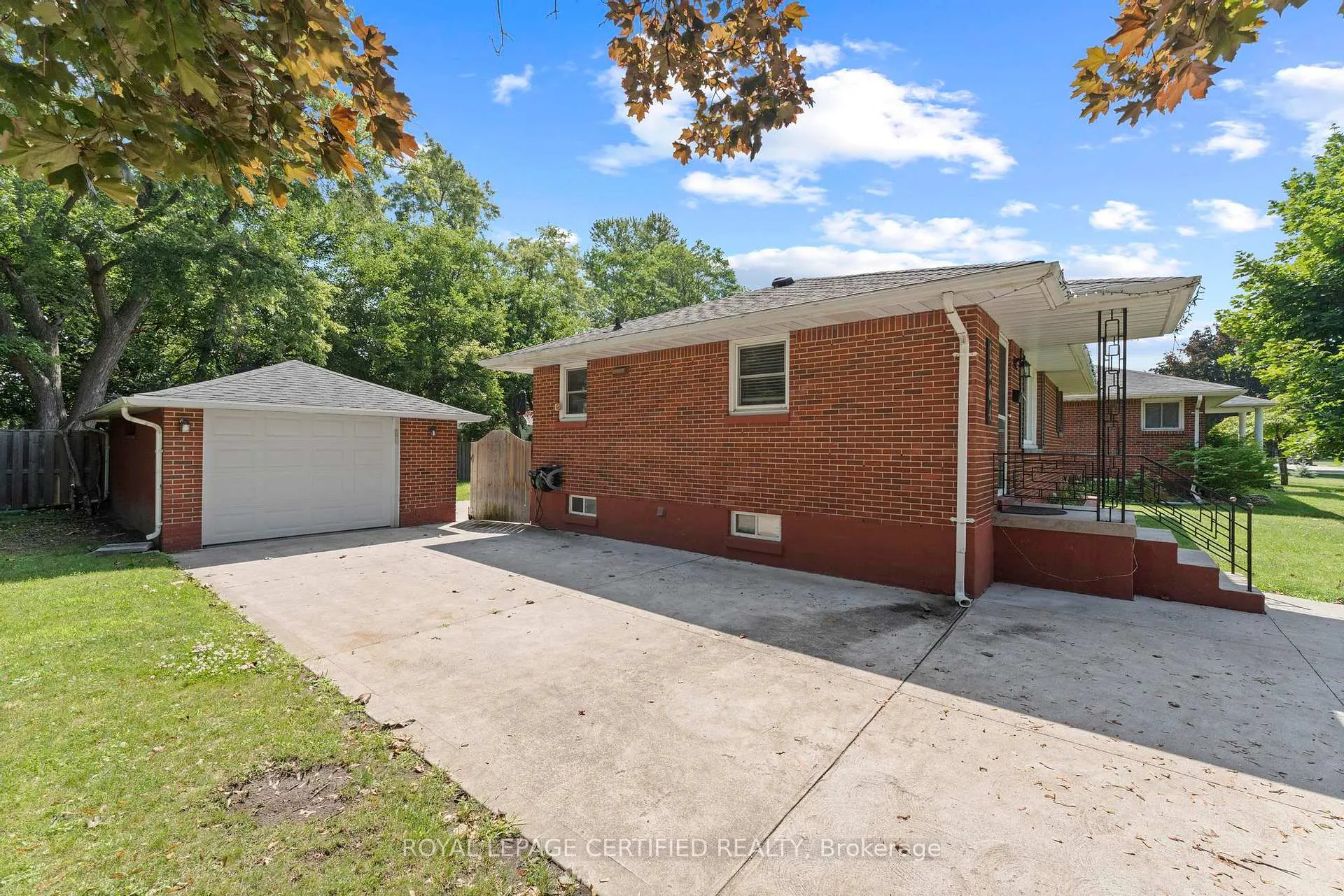 Photo 3 of 2504 Askin Avenue, Windsor — HOMEH