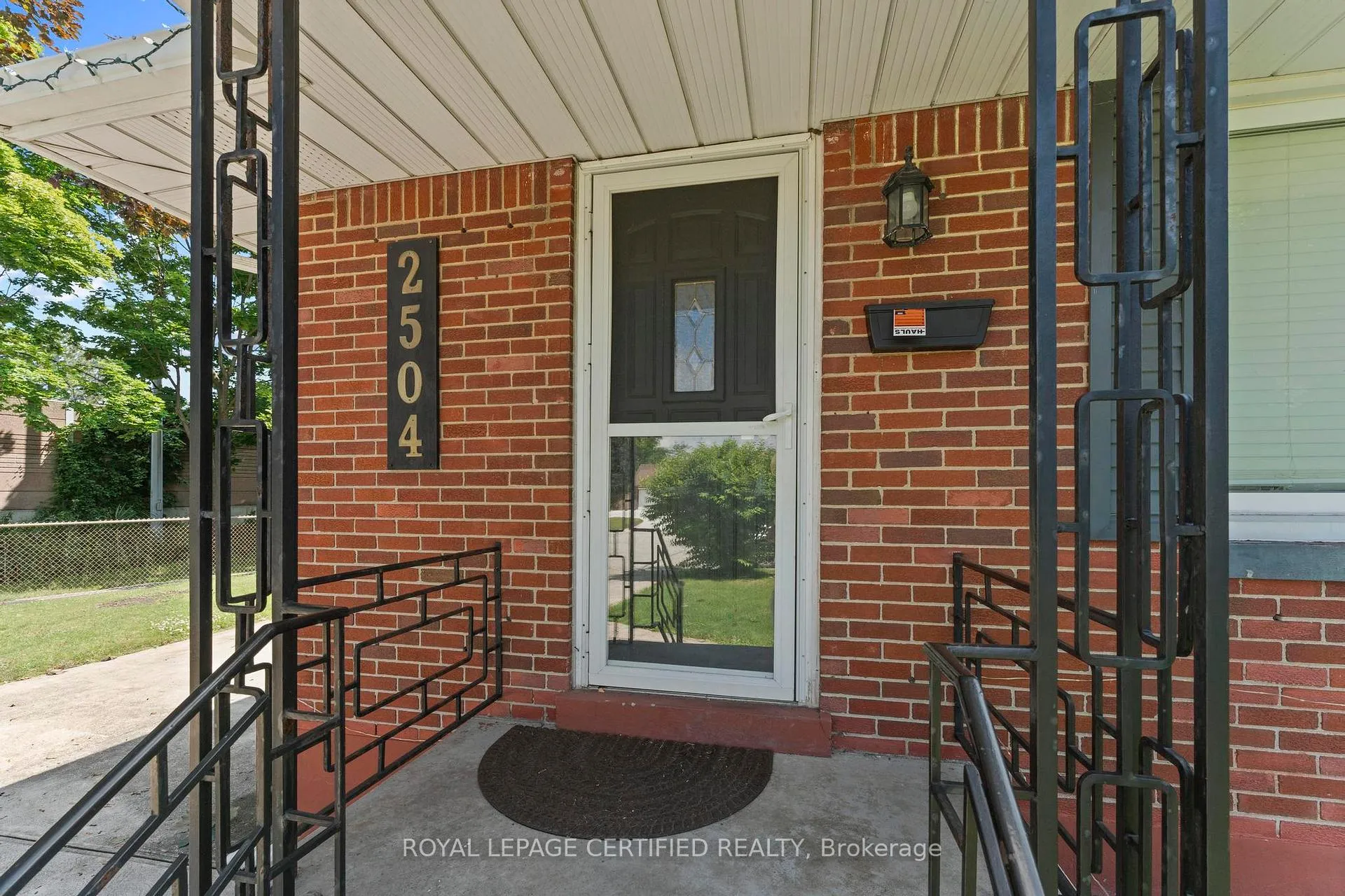 Photo 5 of 2504 Askin Avenue, Windsor — HOMEH