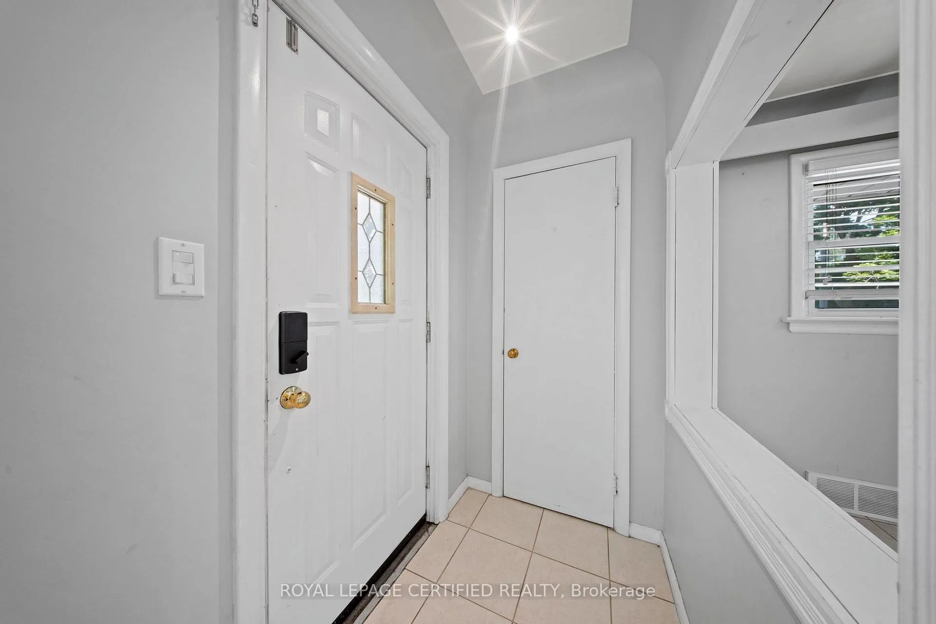 Photo 6 of 2504 Askin Avenue, Windsor — HOMEH