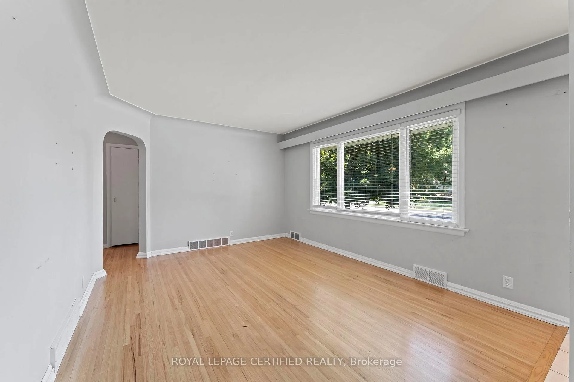 Photo 9 of 2504 Askin Avenue, Windsor — HOMEH