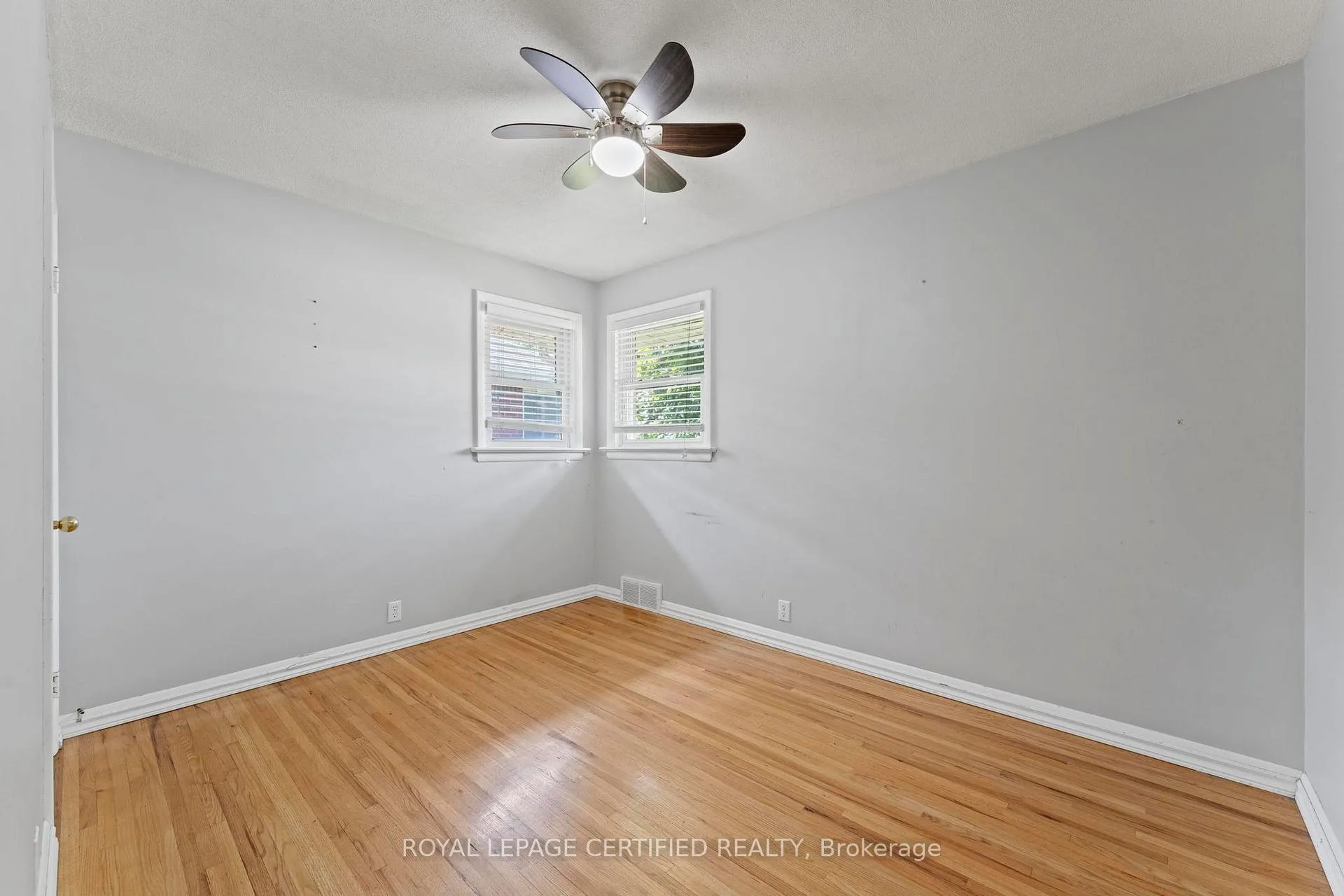 Photo 23 of 2504 Askin Avenue, Windsor — HOMEH