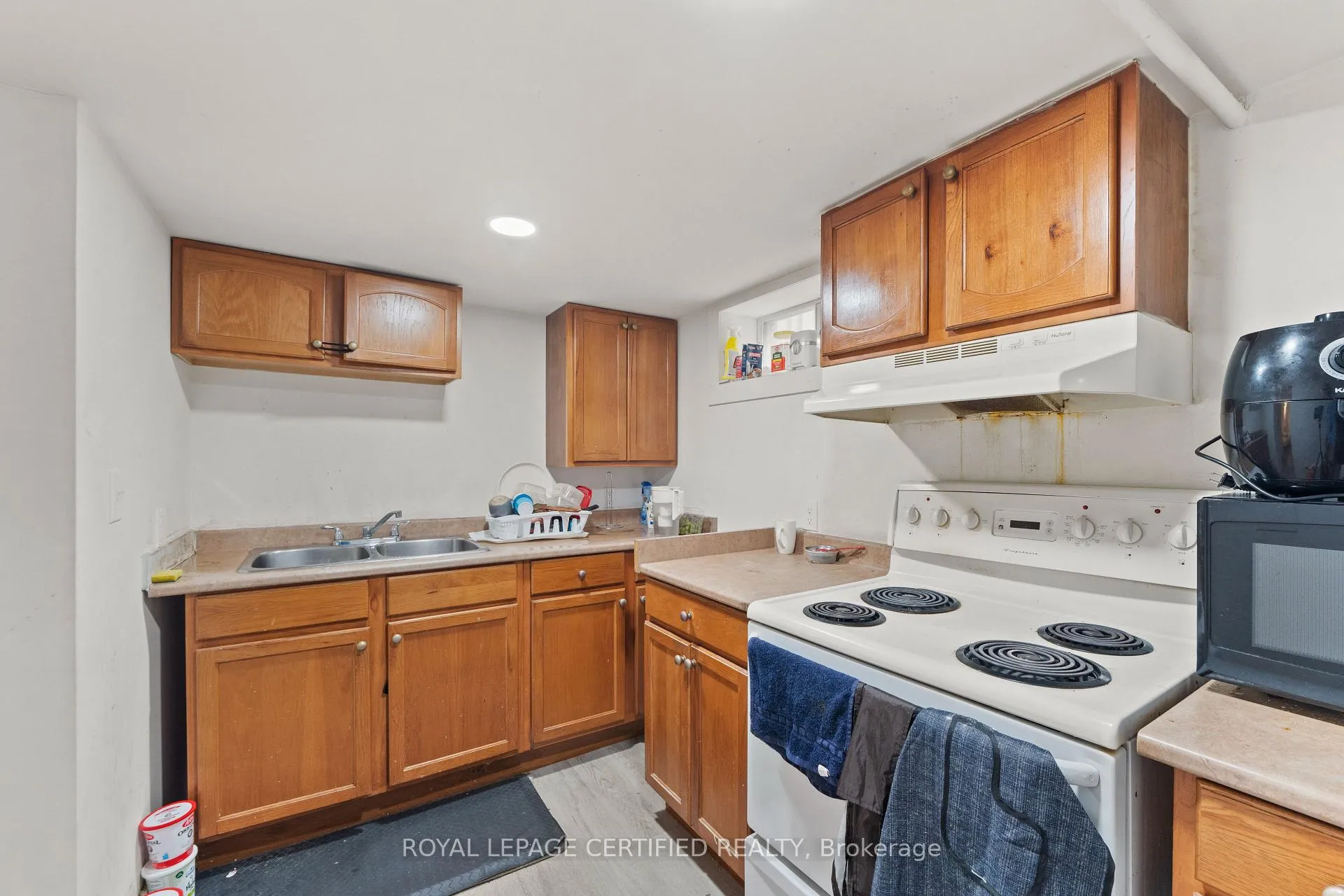 Photo 28 of 2504 Askin Avenue, Windsor — HOMEH