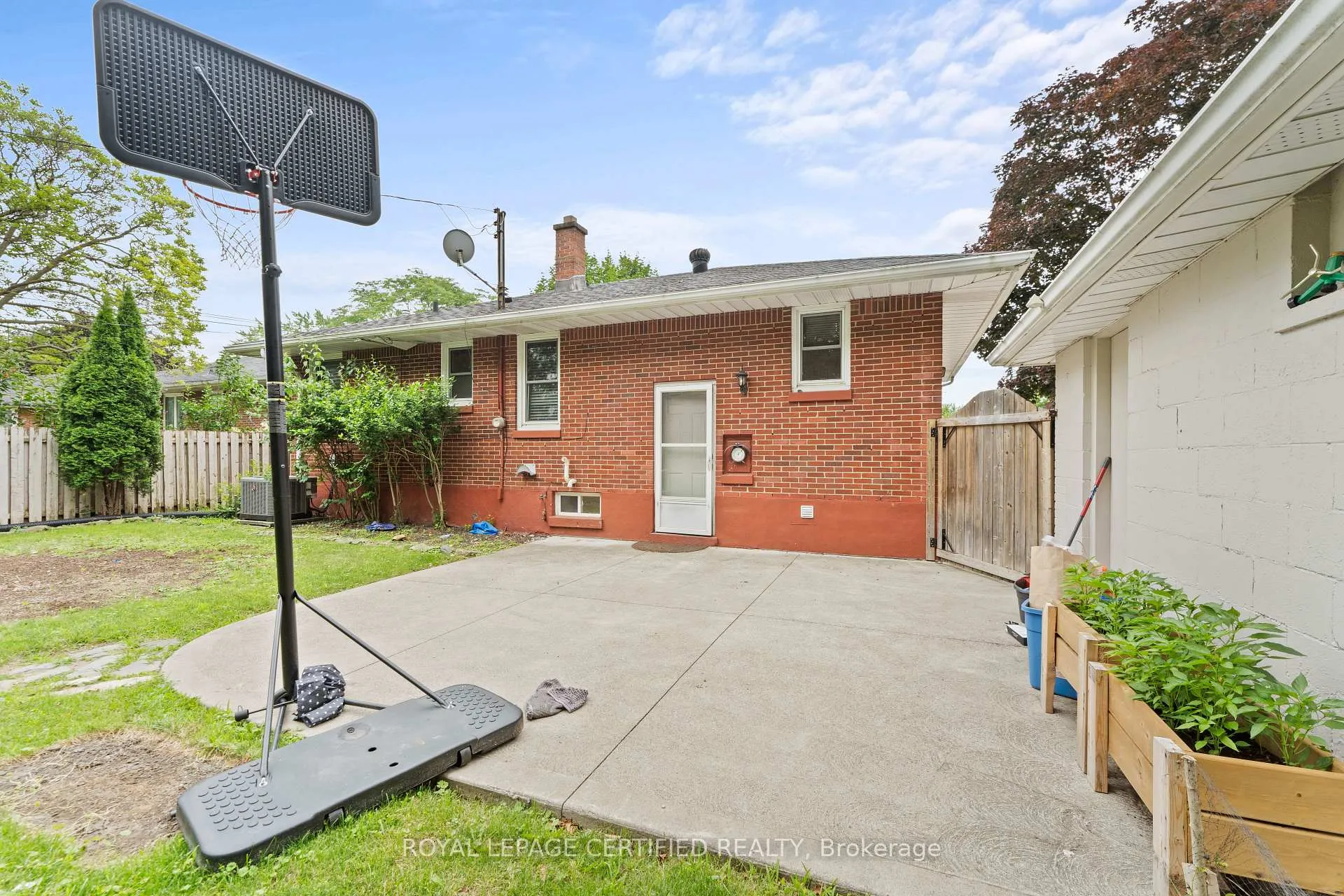 Photo 35 of 2504 Askin Avenue, Windsor — HOMEH