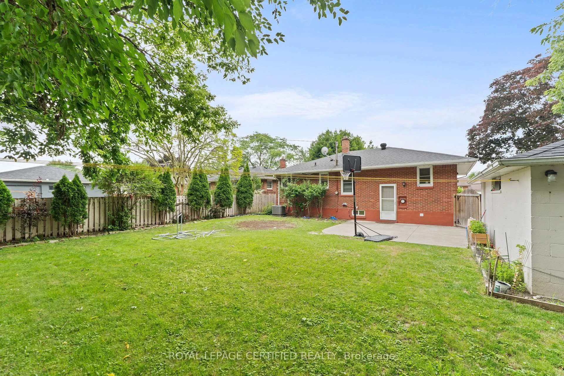 Photo 39 of 2504 Askin Avenue, Windsor — HOMEH