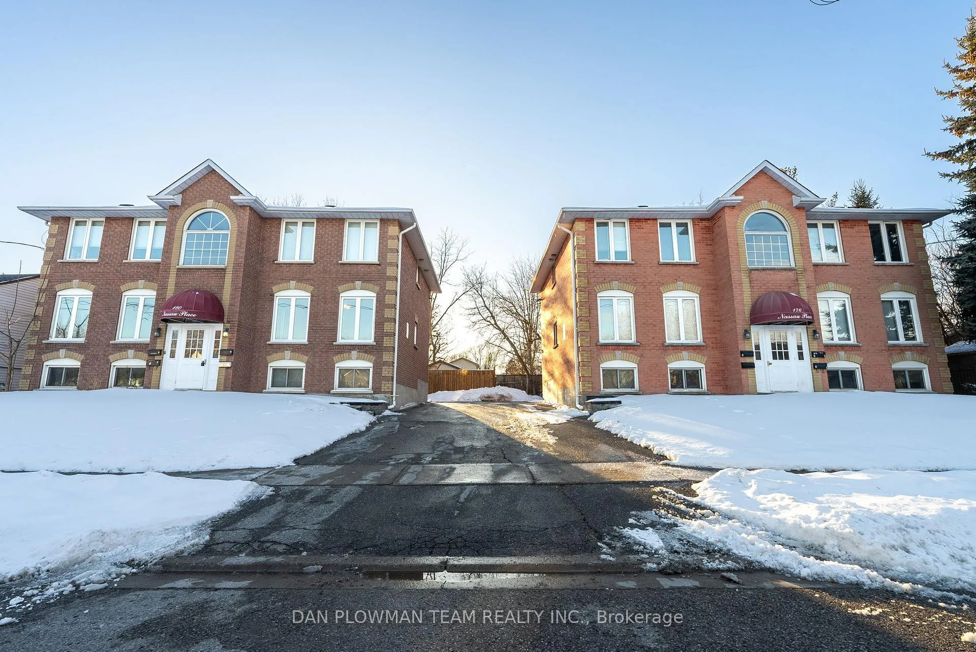 Front of 176/180 Nassau Street