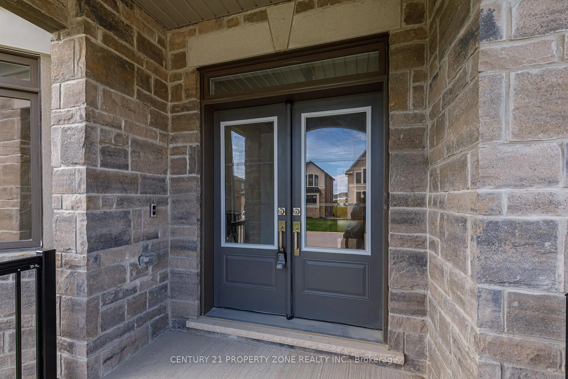Photo 4 of 242 Warden Street, Clearview, Stayner — HOMEH