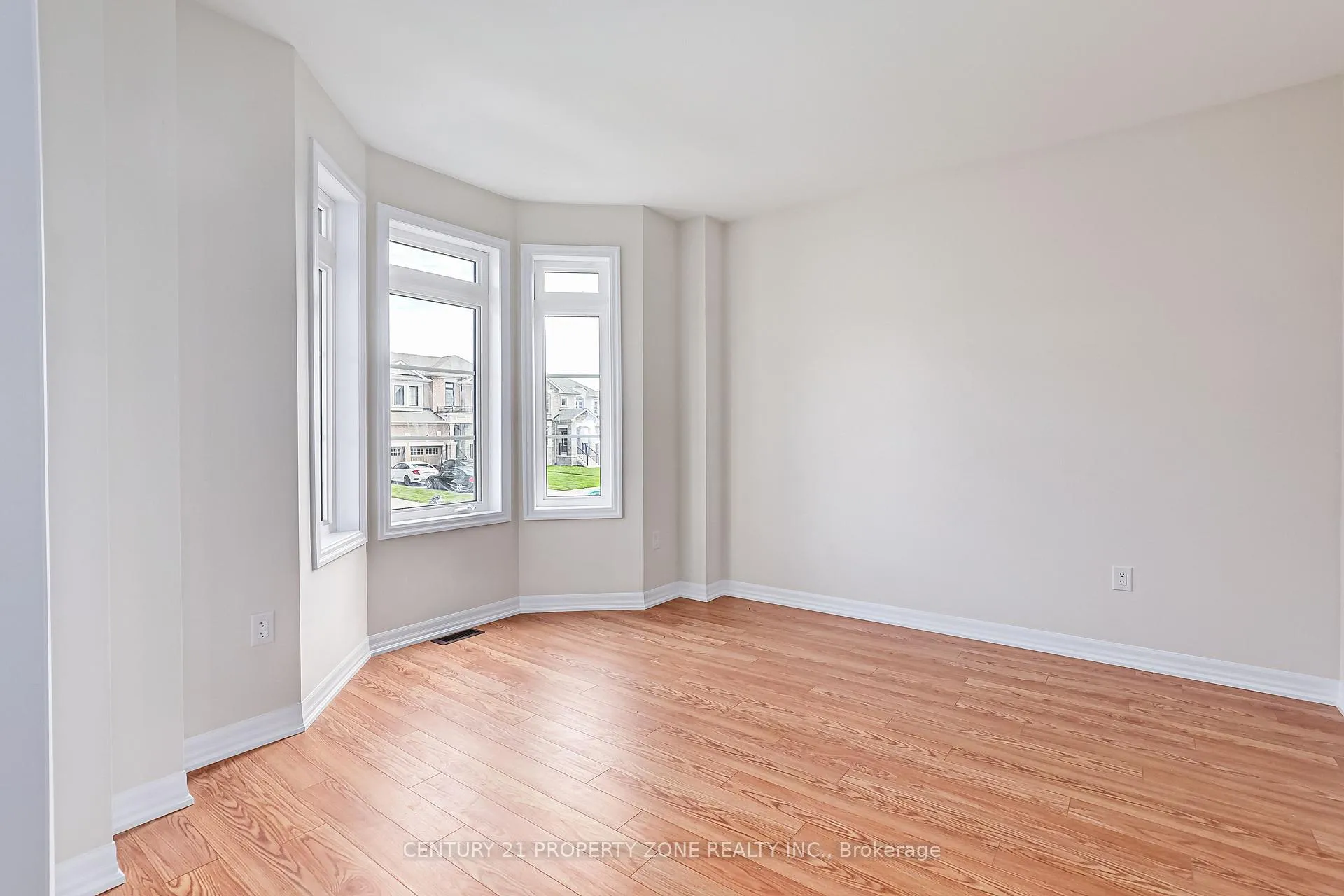 Photo 5 of 242 Warden Street, Clearview, Stayner — HOMEH