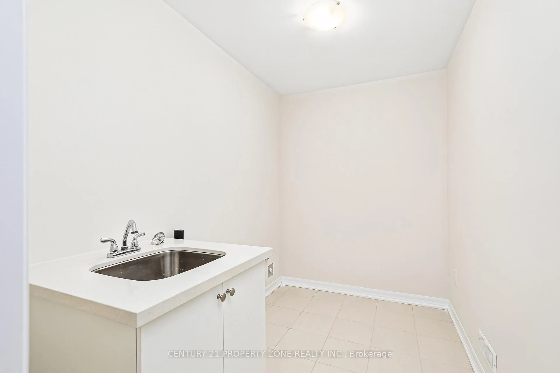 Photo 19 of 242 Warden Street, Clearview, Stayner — HOMEH