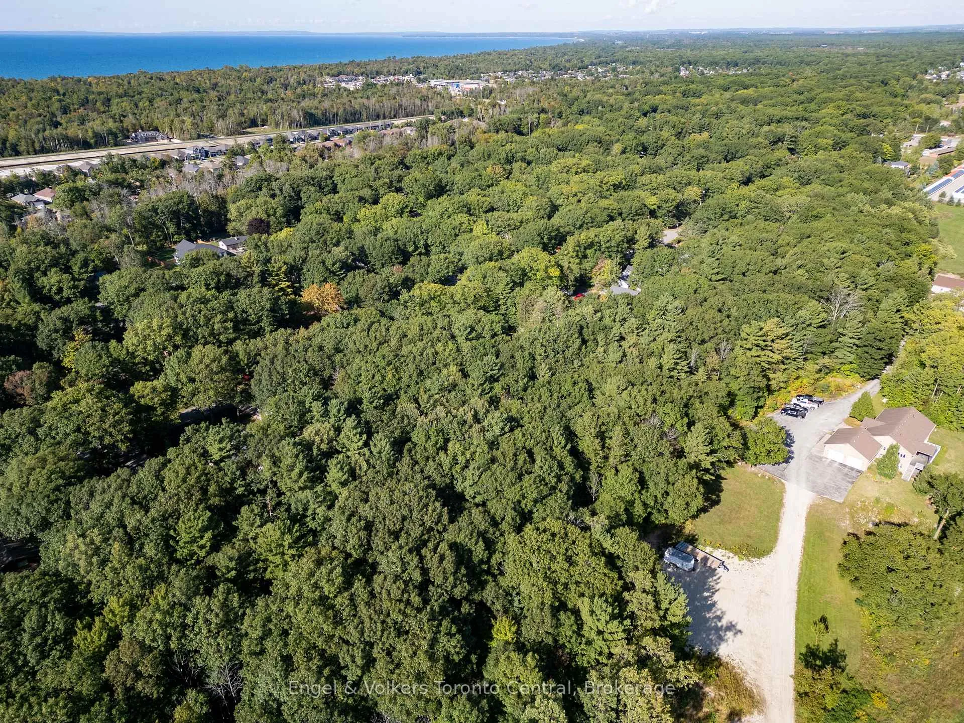 Photo 7 of 173 Wildwood Drive, Wasaga Beach — HOMEH