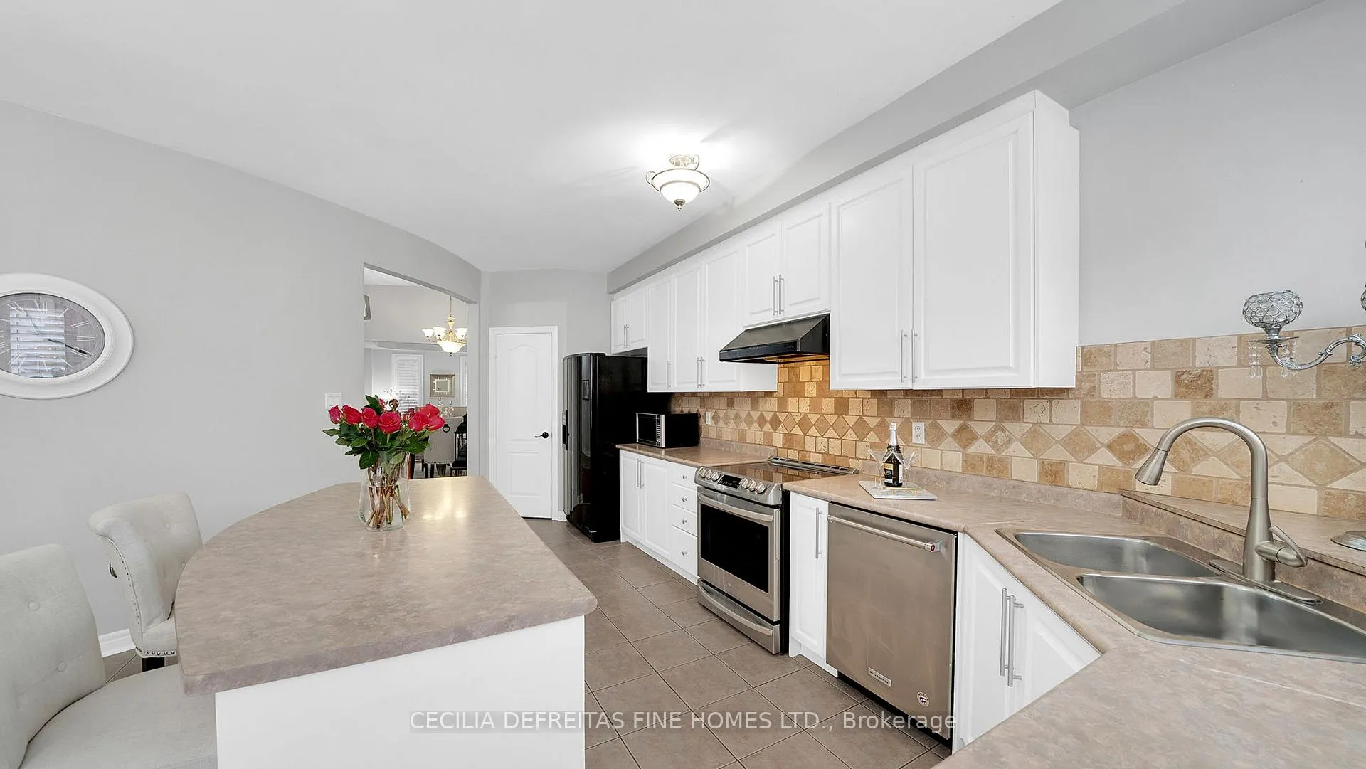 Photo 12 of 26 Ledge Rock Drive, Vaughan, Vellore Village — HOMEH