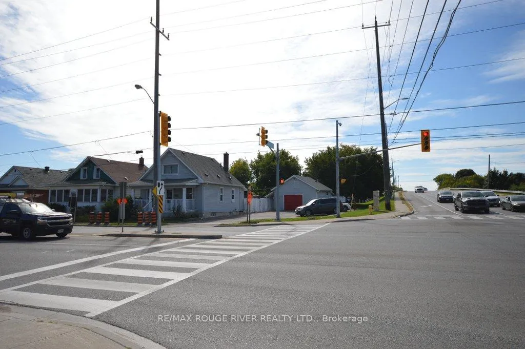 Photo 4 of 279 Bloor Street E, Oshawa, Lakeview — HOMEH