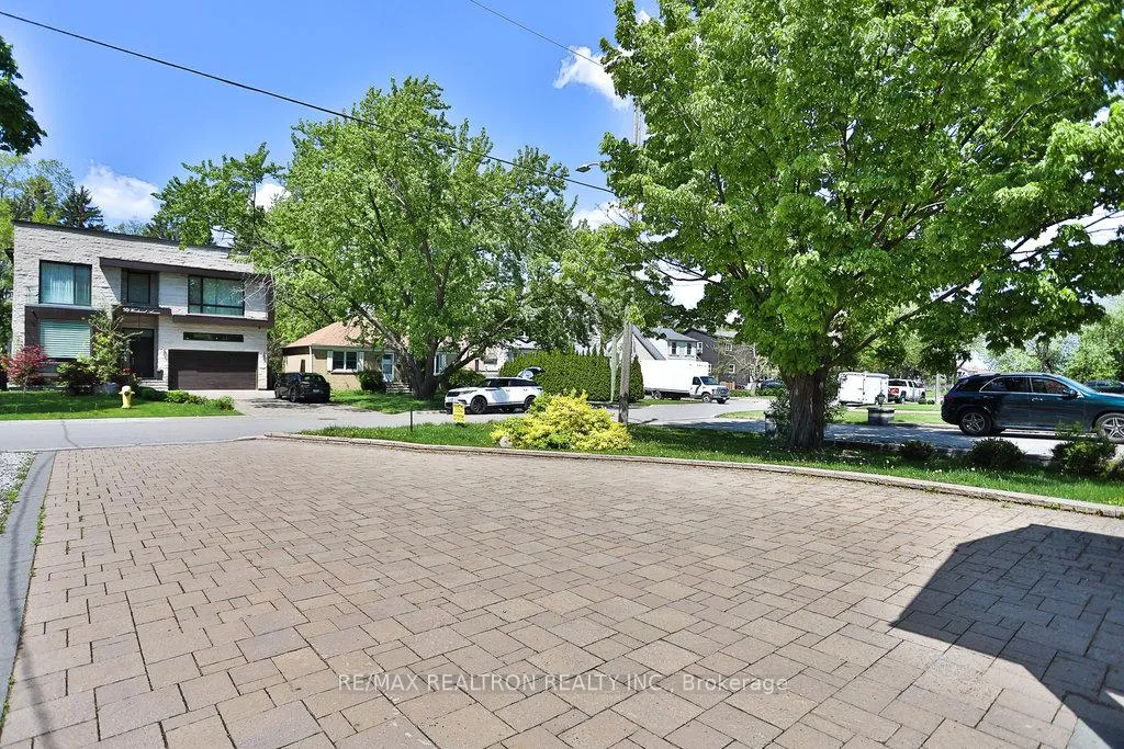 Photo 9 of 53 Woodward Avenue, Markham, Grandview — HOMEH