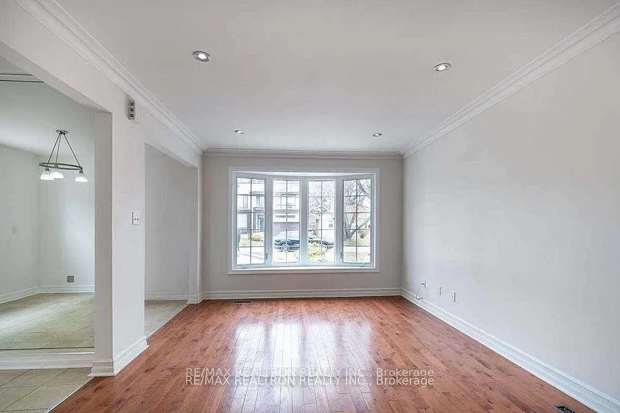 Photo 13 of 53 Woodward Avenue, Markham, Grandview — HOMEH