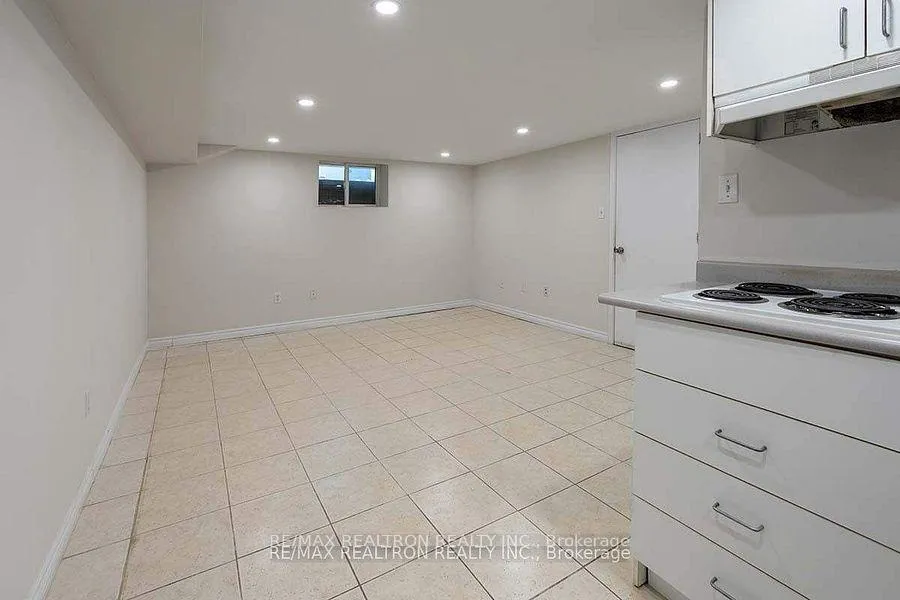 Photo 38 of 53 Woodward Avenue, Markham, Grandview — HOMEH