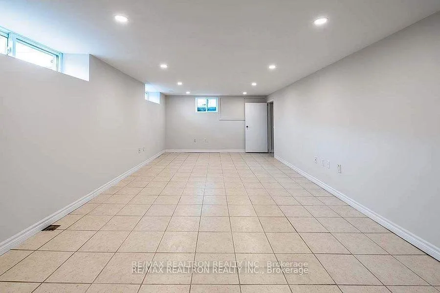 Photo 39 of 53 Woodward Avenue, Markham, Grandview — HOMEH