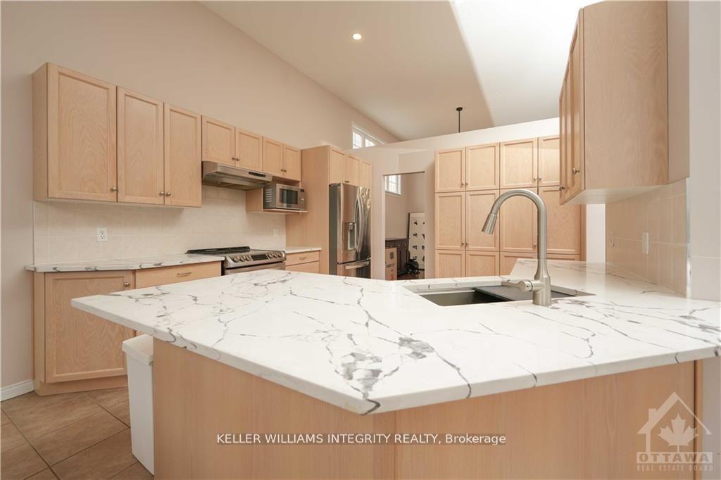 Photo 10 of 404 Kilmarnock Way, Ottawa, Barrhaven - Stonebridge — HOMEH