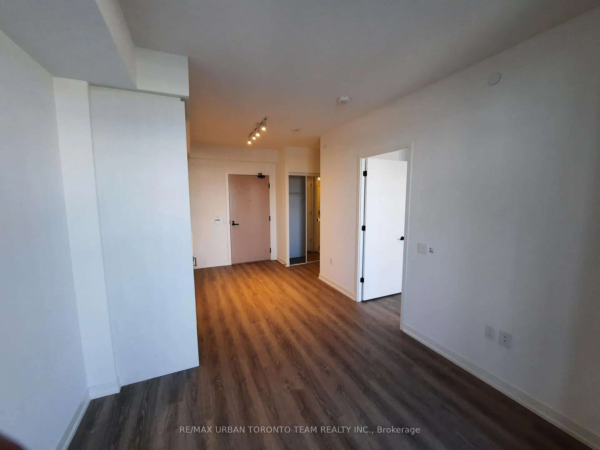 Photo 3 of Unit 1503, 8 Interchange Way, Vaughan, Vaughan Corporate Centre — HOMEH