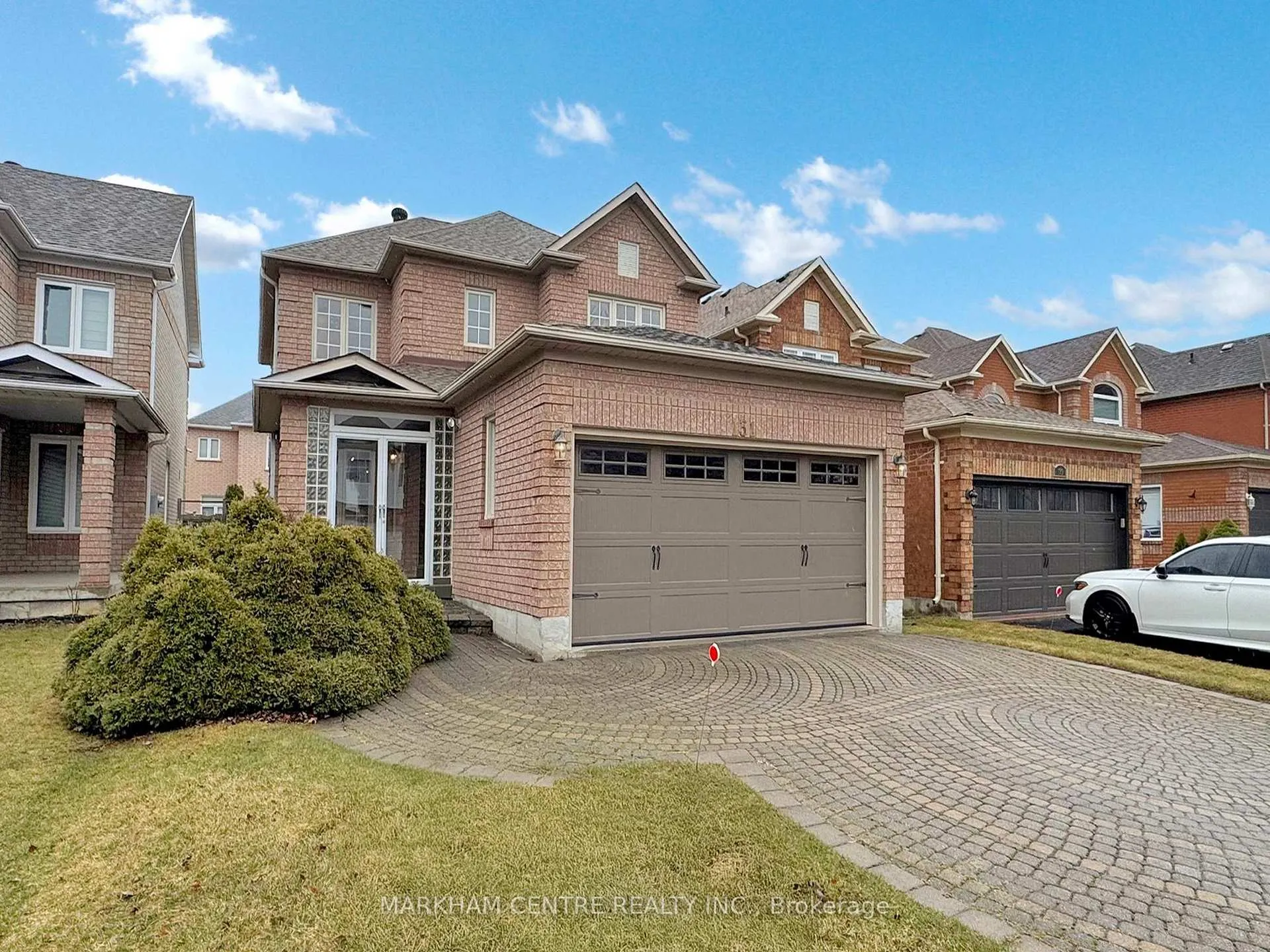 Photo 2 of 131 Roxbury Street, Markham, Rouge River Estates — HOMEH