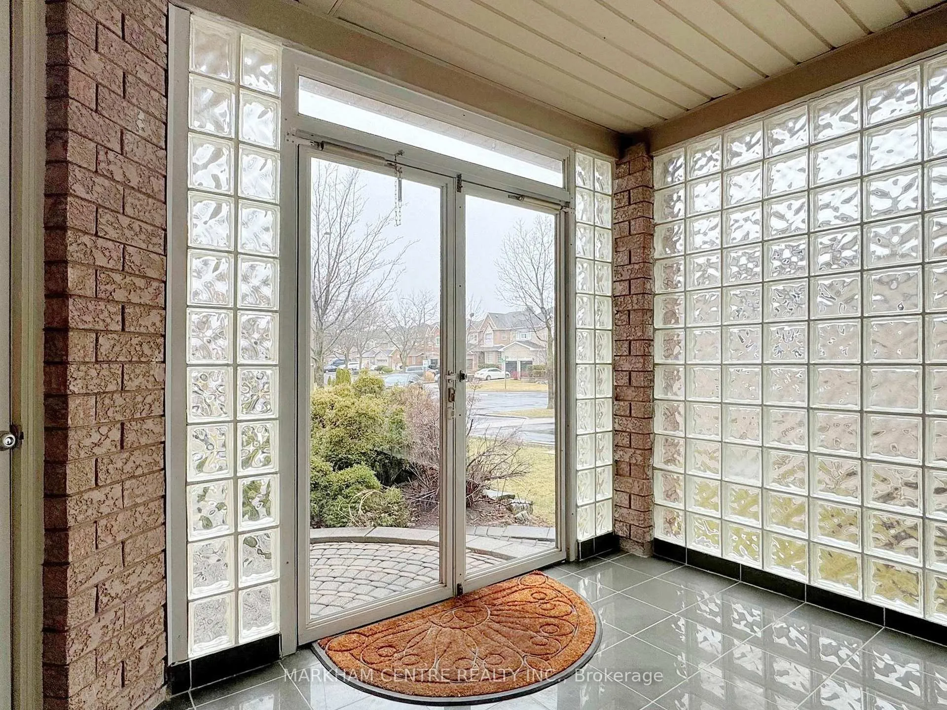 Photo 4 of 131 Roxbury Street, Markham, Rouge River Estates — HOMEH