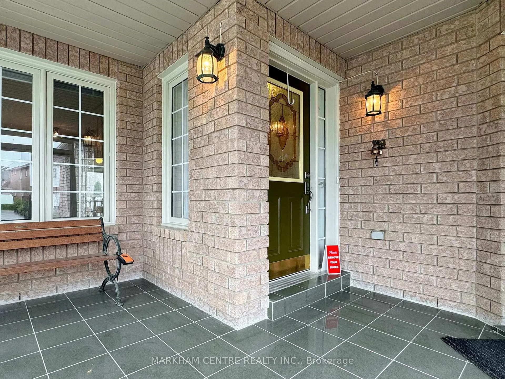 Photo 5 of 131 Roxbury Street, Markham, Rouge River Estates — HOMEH