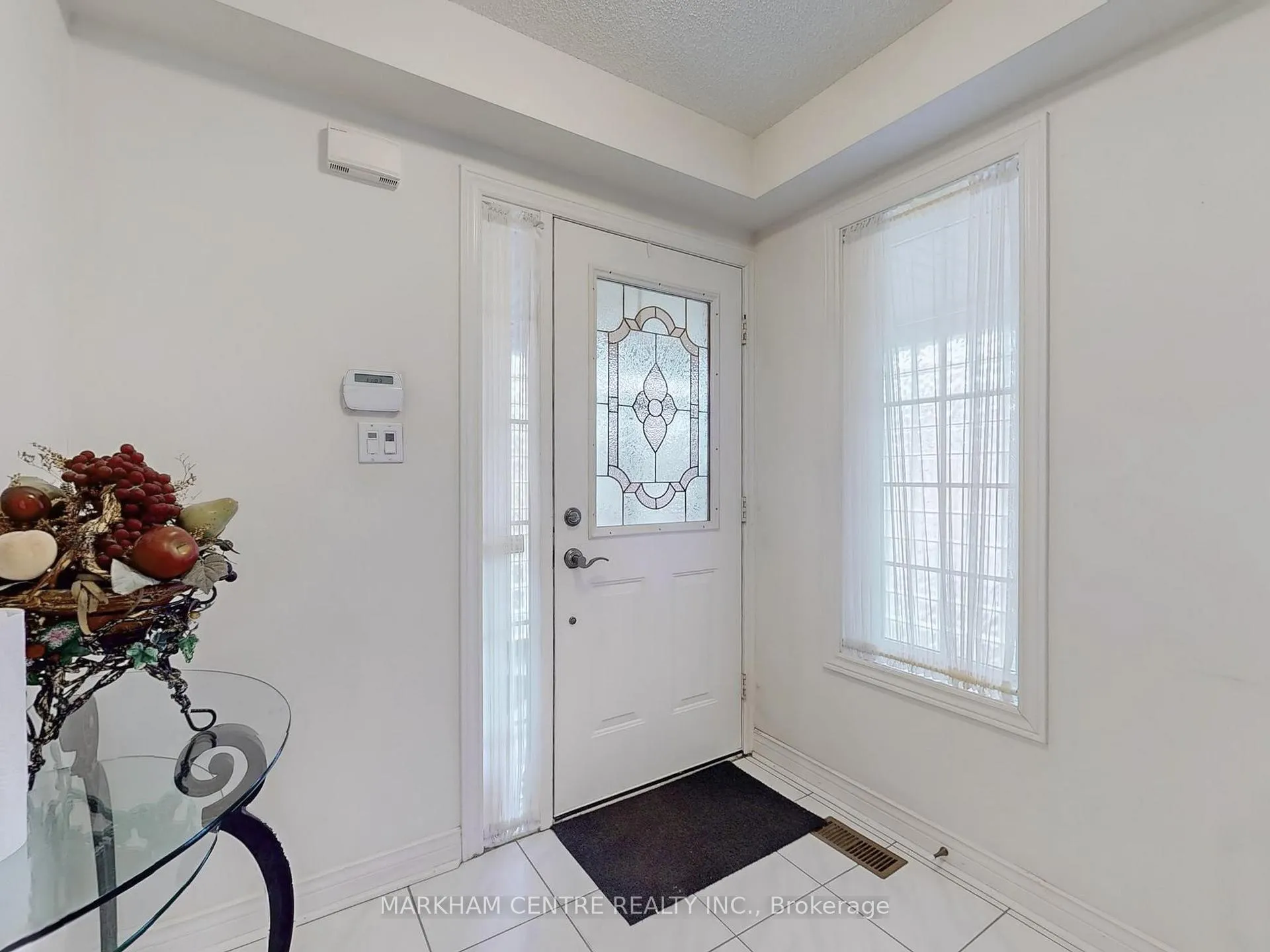 Photo 6 of 131 Roxbury Street, Markham, Rouge River Estates — HOMEH