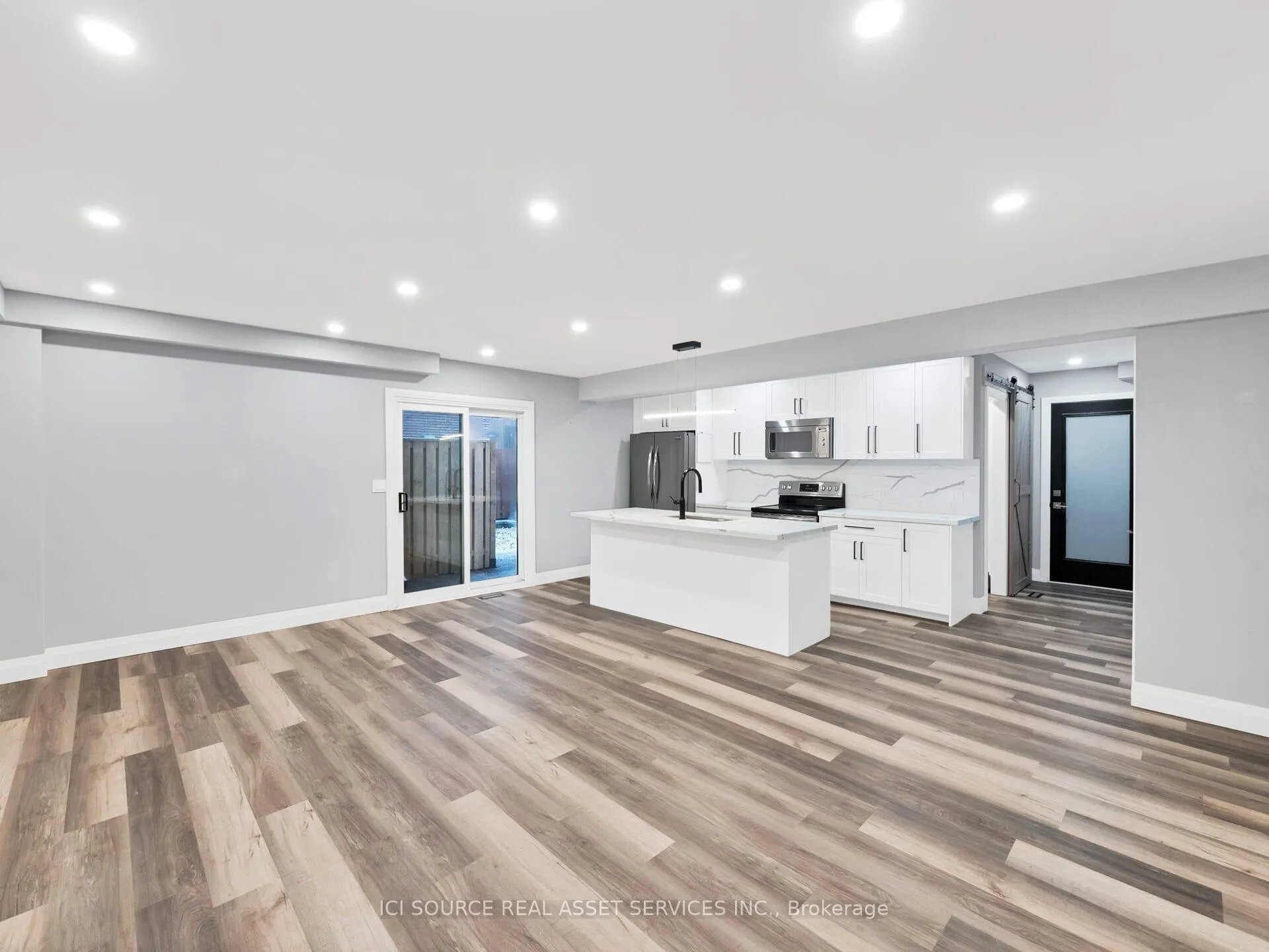 Photo 3 of Unit B, 93 Presidio Drive, Hamilton, Eleanor — HOMEH