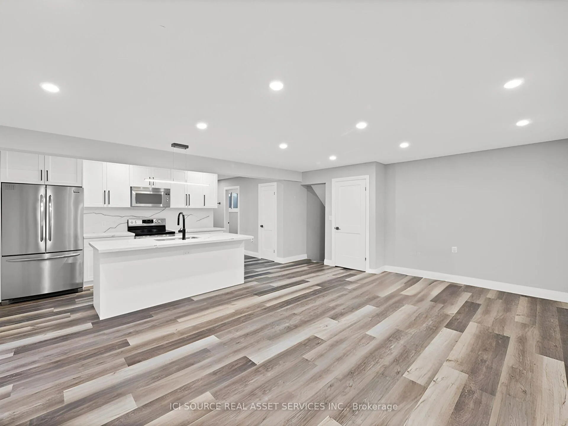Photo 4 of Unit B, 93 Presidio Drive, Hamilton, Eleanor — HOMEH