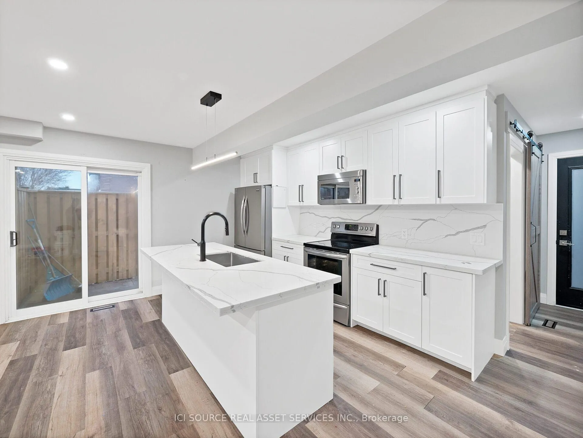 Photo 6 of Unit B, 93 Presidio Drive, Hamilton, Eleanor — HOMEH