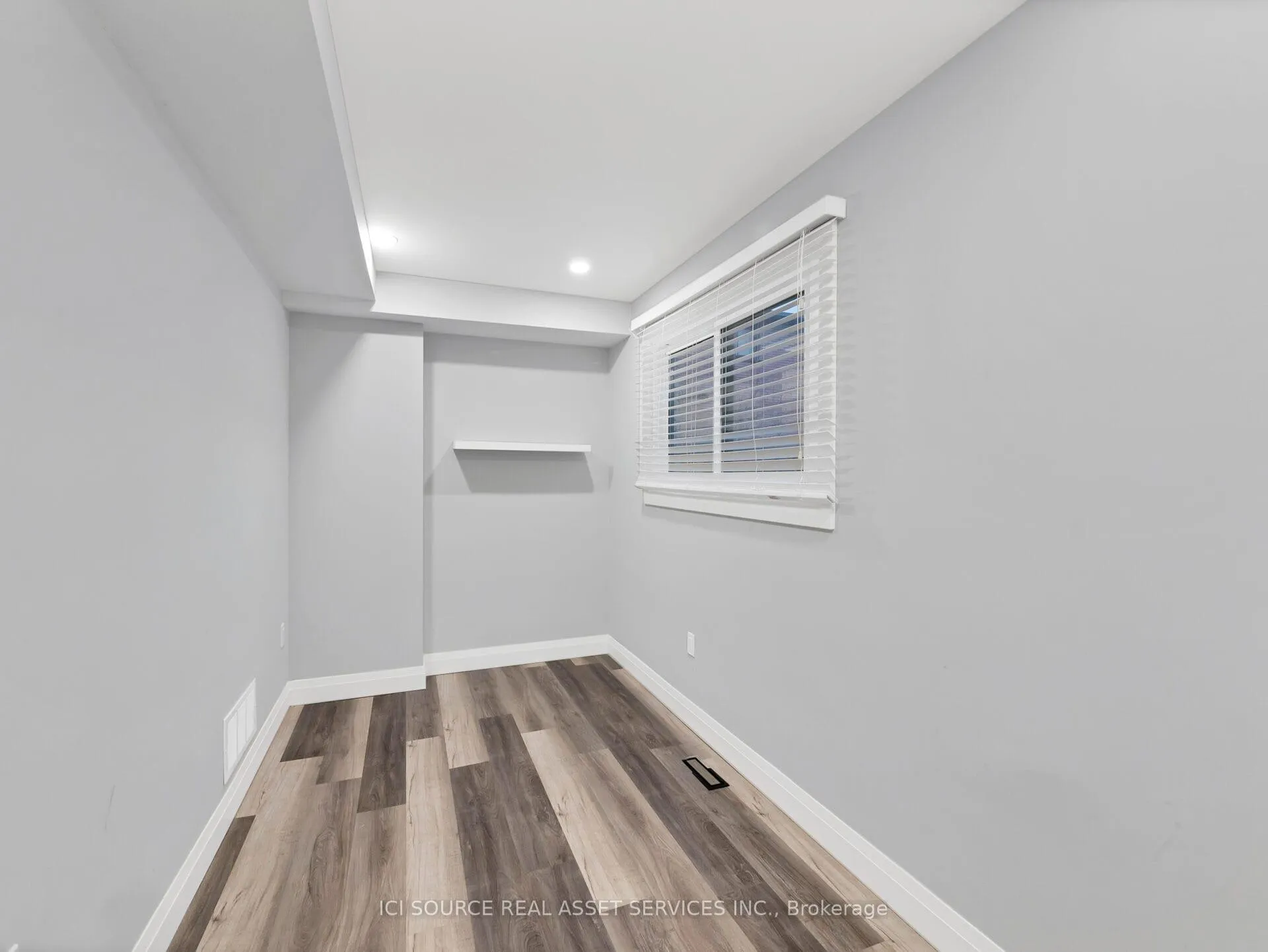 Photo 7 of Unit B, 93 Presidio Drive, Hamilton, Eleanor — HOMEH