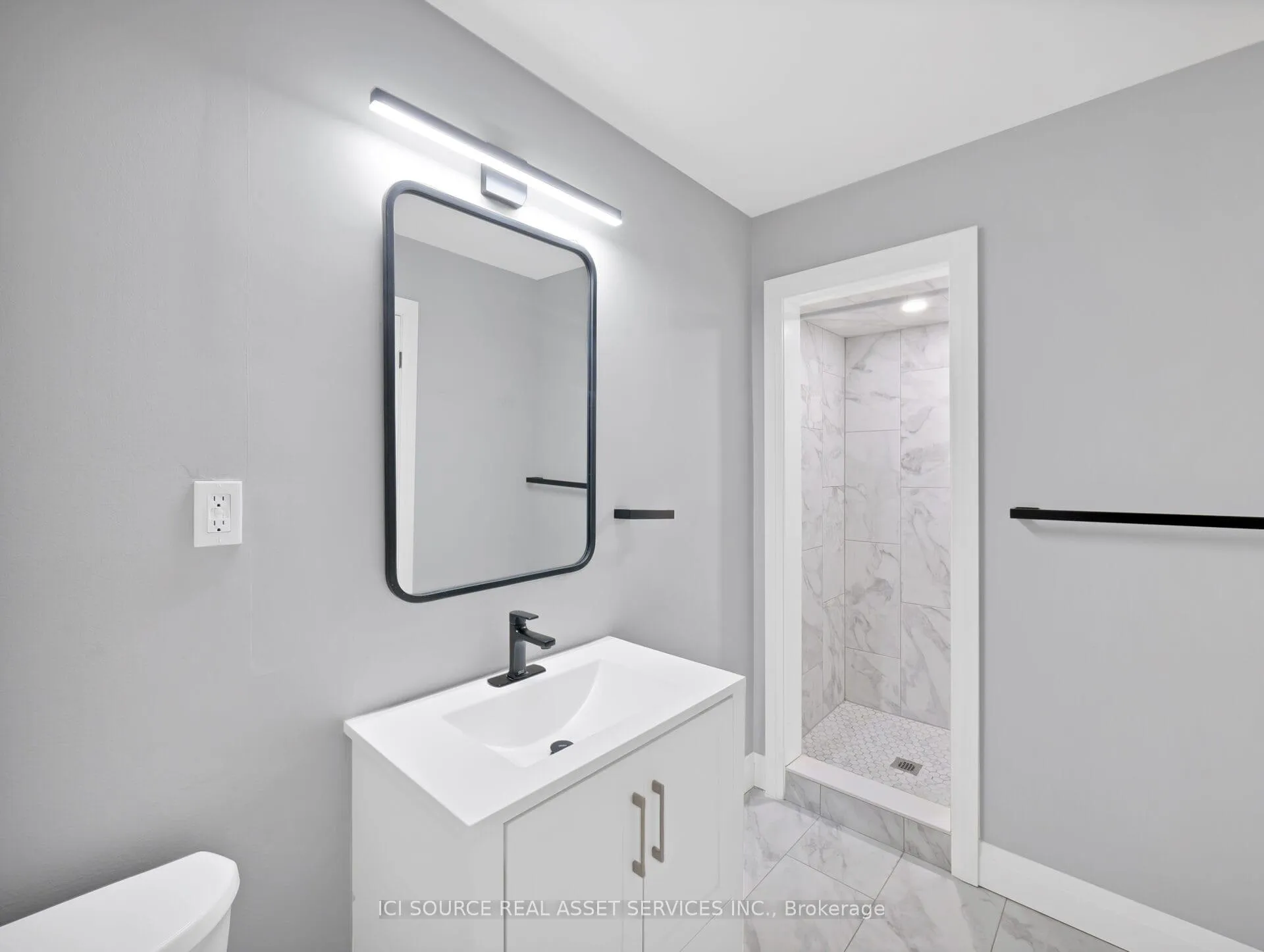 Photo 10 of Unit B, 93 Presidio Drive, Hamilton, Eleanor — HOMEH