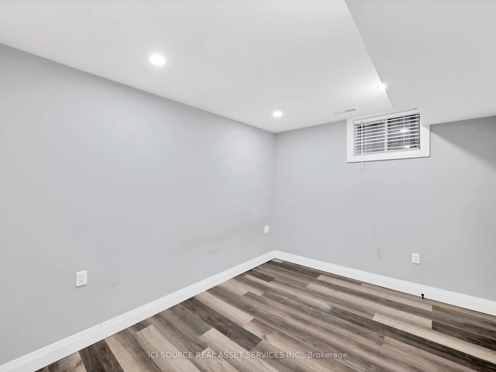 Photo 11 of Unit B, 93 Presidio Drive, Hamilton, Eleanor — HOMEH