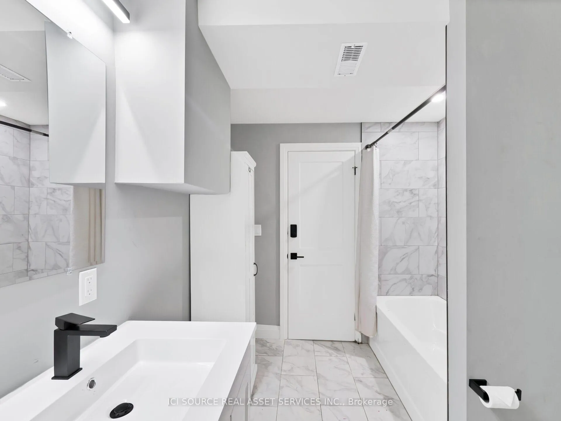 Photo 15 of Unit B, 93 Presidio Drive, Hamilton, Eleanor — HOMEH