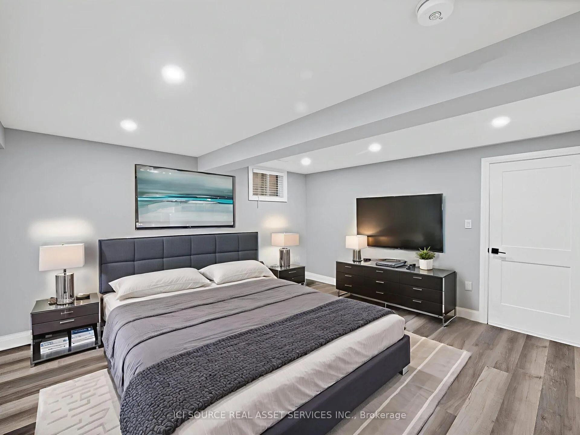 Photo 17 of Unit B, 93 Presidio Drive, Hamilton, Eleanor — HOMEH