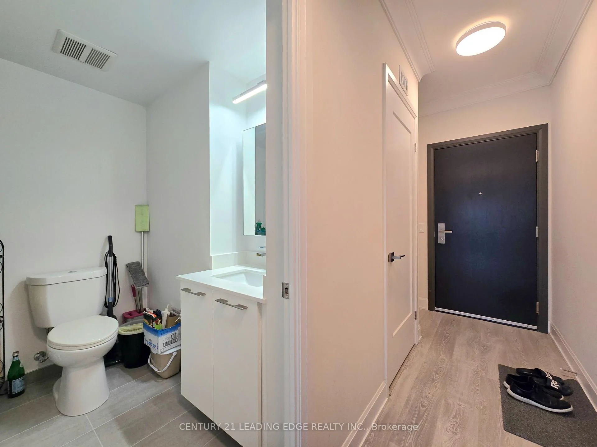 Photo 3 of Unit 506, 18 Water Walk Drive, Markham, Unionville — HOMEH